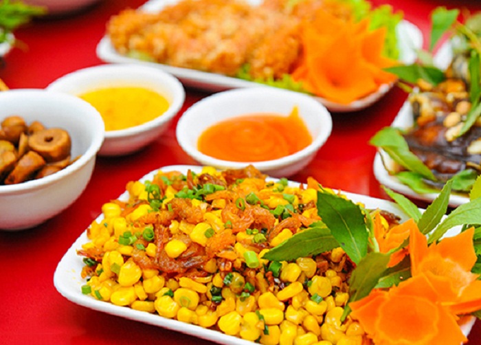 Tôm khô xào bắp - đặc sắc ẩm thực đường phố Việt Nam